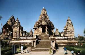 640px-Khajuraho_tempel_india